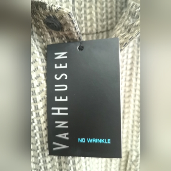**Brand new**Men's light brown VanHeusen shirt - Picture 4 of 4